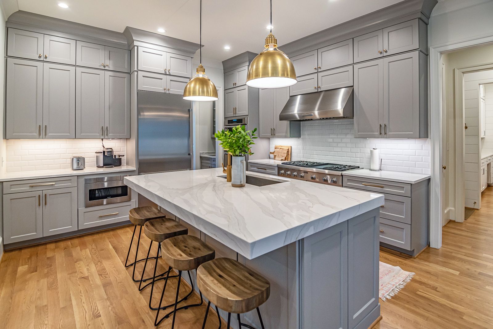Example: kitchen with a marble island