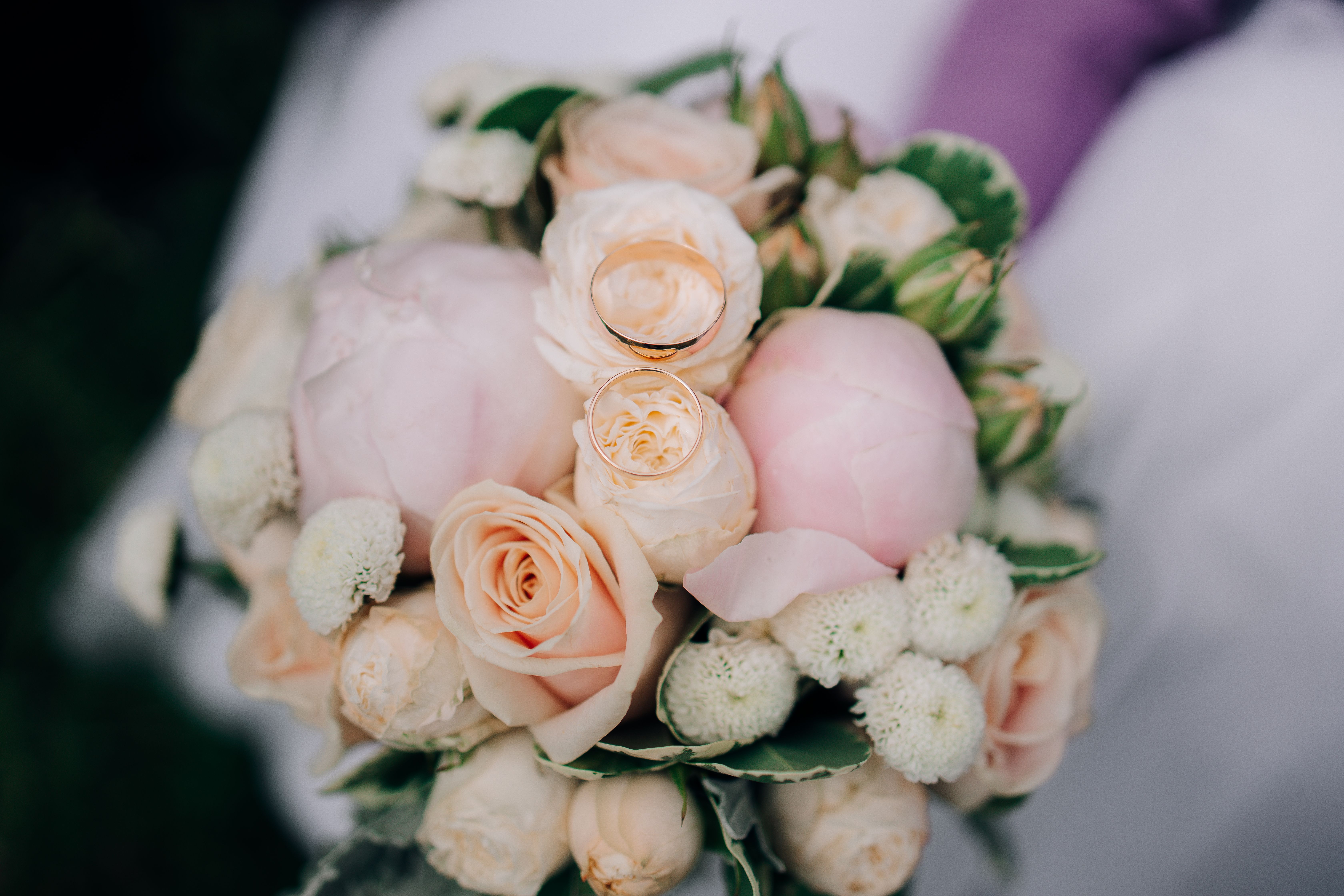Beautiful floral background with roses and garden flowers - Photo by Daniel Ponomarev