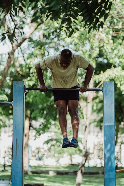 Free 
A Man Doing a Muscle Up Stock Photo