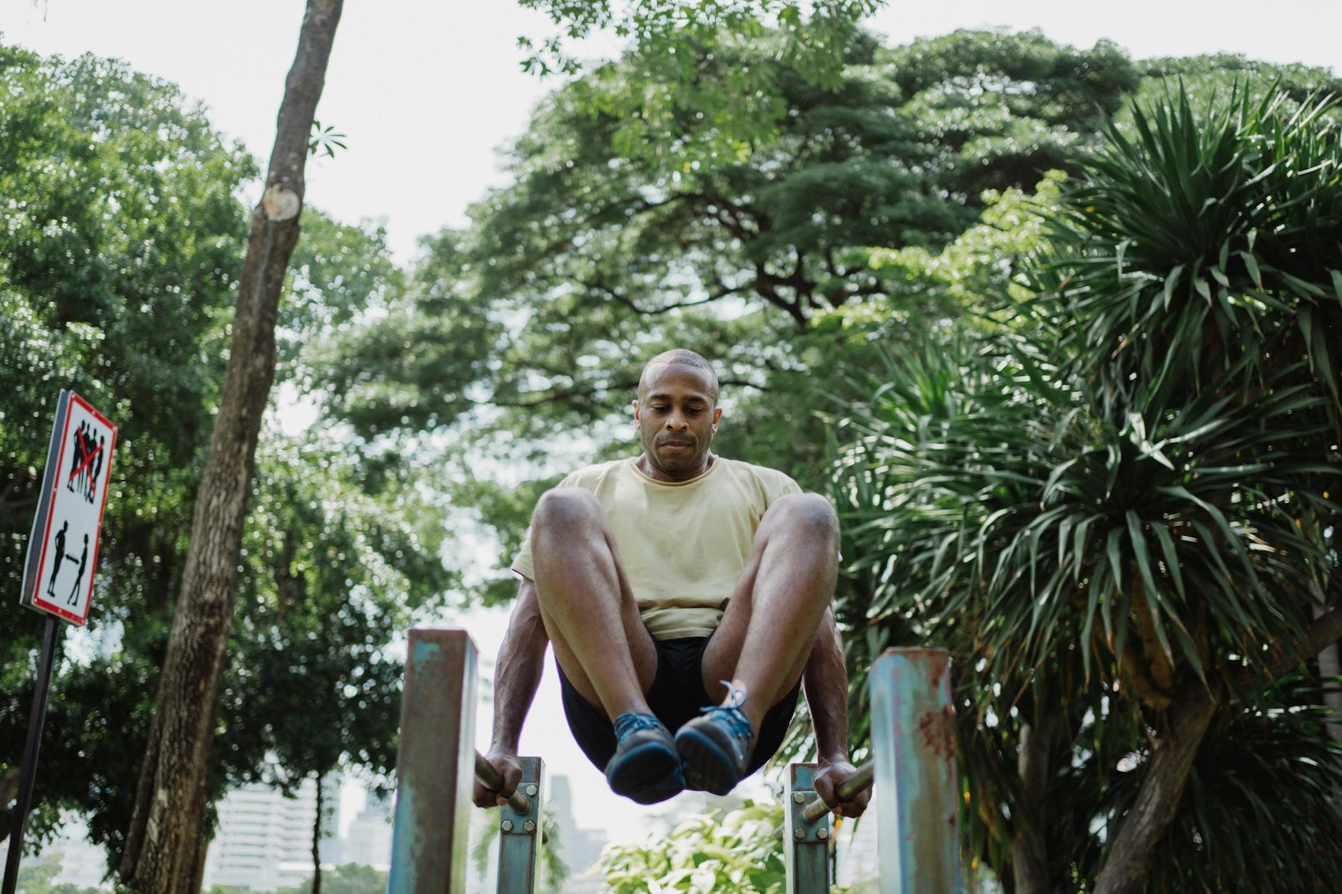 https://www.pexels.com/photo/a-man-doing-a-leg-raise-on-a-dip-bar-4803714/