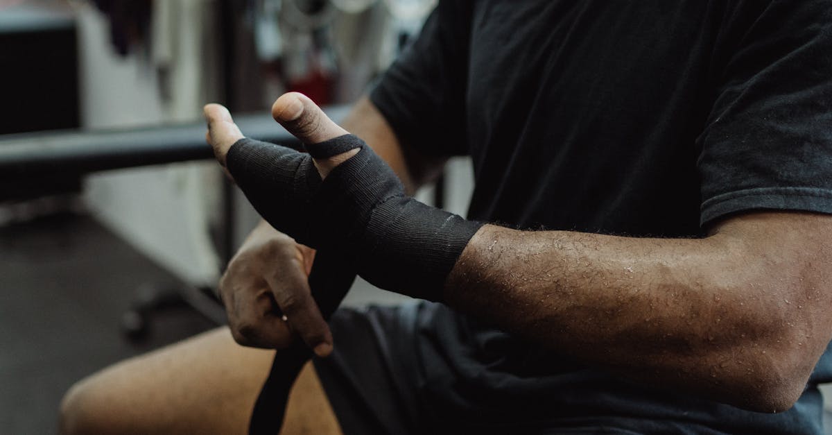 How to wrap a broken toe for sports