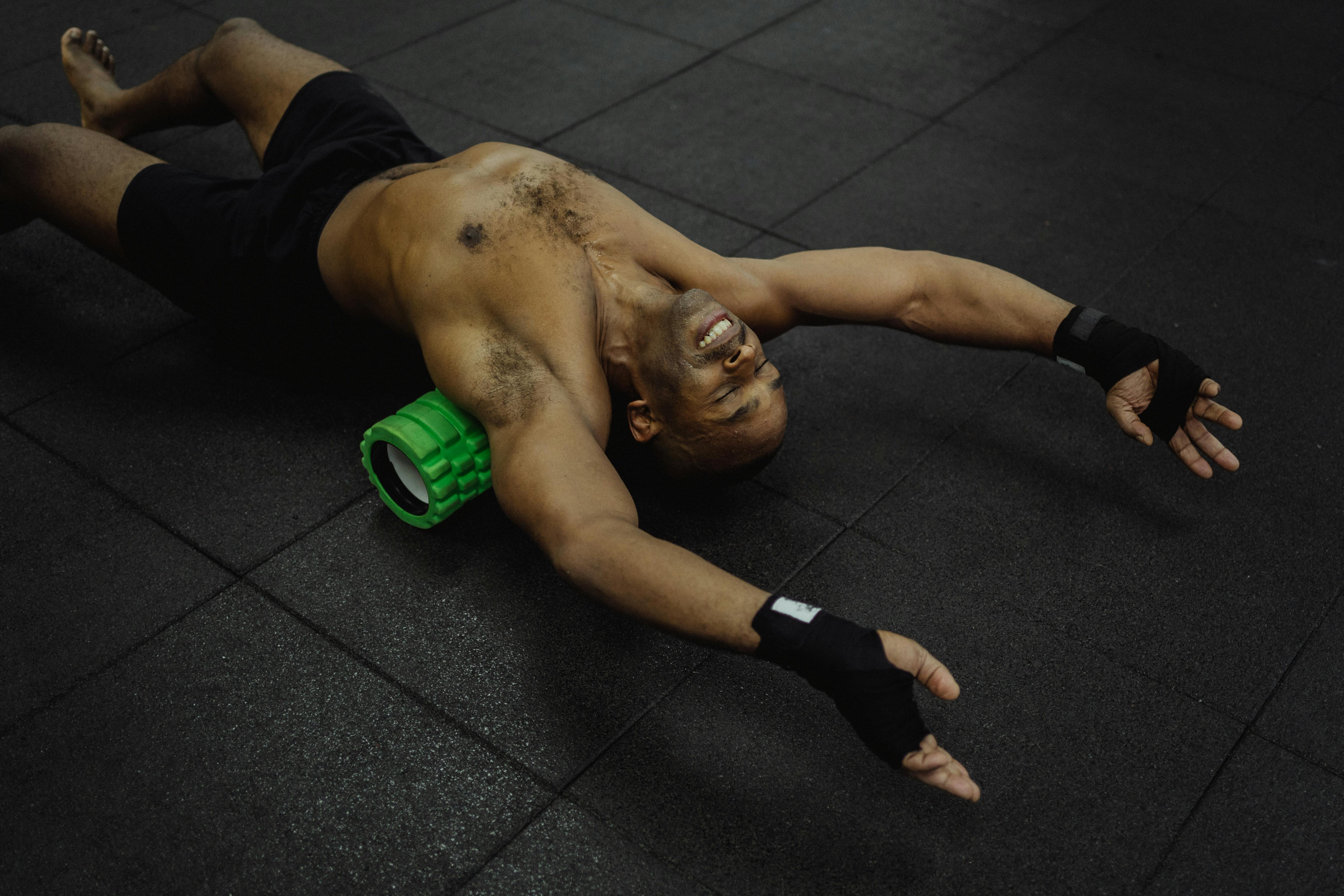 Safe vs unsafe foam rolling areas diagram