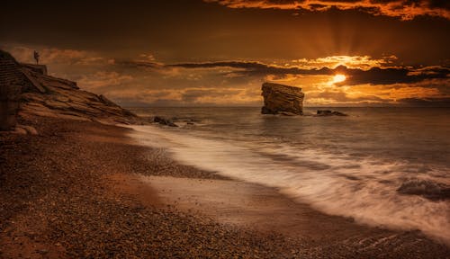 Бесплатное стоковое фото с берег моря, волны, восход