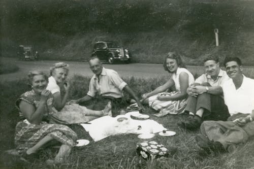 Foto profissional grátis de amigos, família, foto antiga