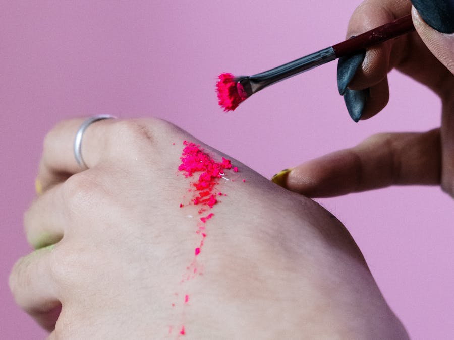 How can you tell if an influencer has fake followers?