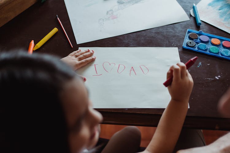 Girl Writing I Love Dad