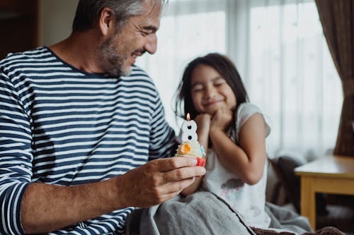 Gratis stockfoto met blijdschap, cakeje, dochter