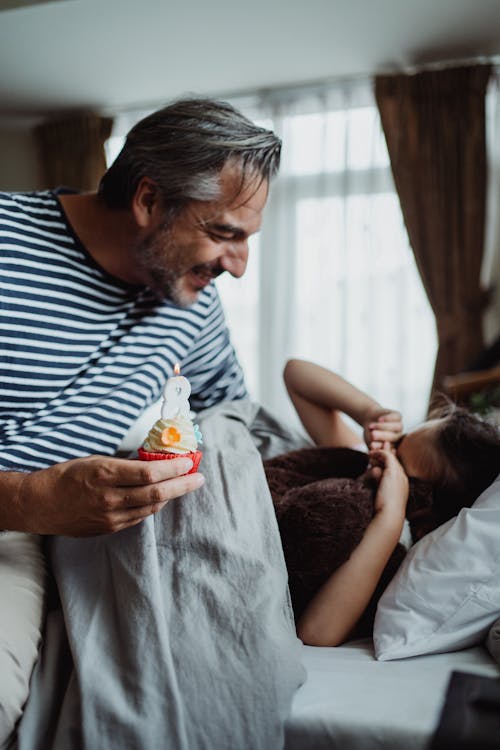 Gratis stockfoto met cakeje, dochter, feest