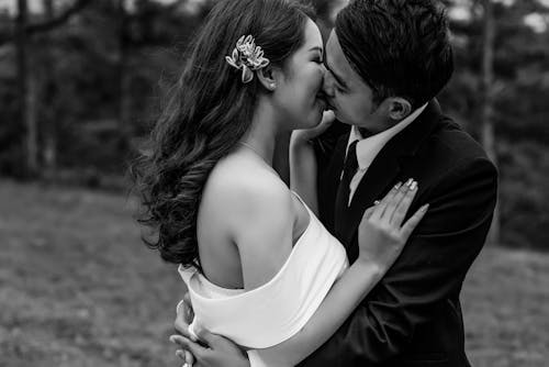 Free Married Asian couple kissing in forest Stock Photo