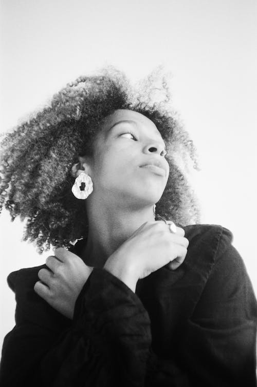 Free Grayscale Photo of Woman in Black Long Sleeve Wearing Earring  Stock Photo