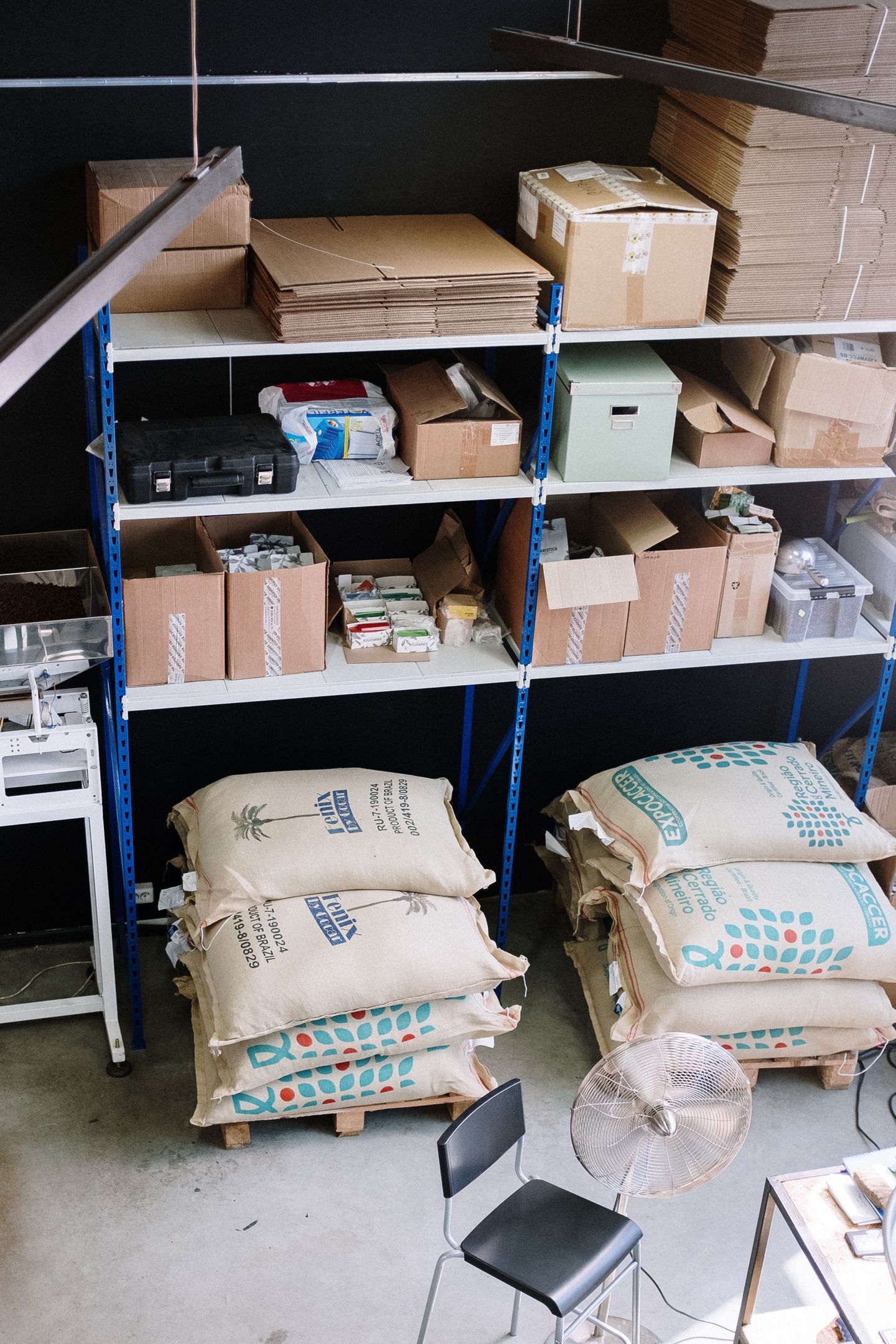 Bulk storage before dispatch in a third-party warehouse.