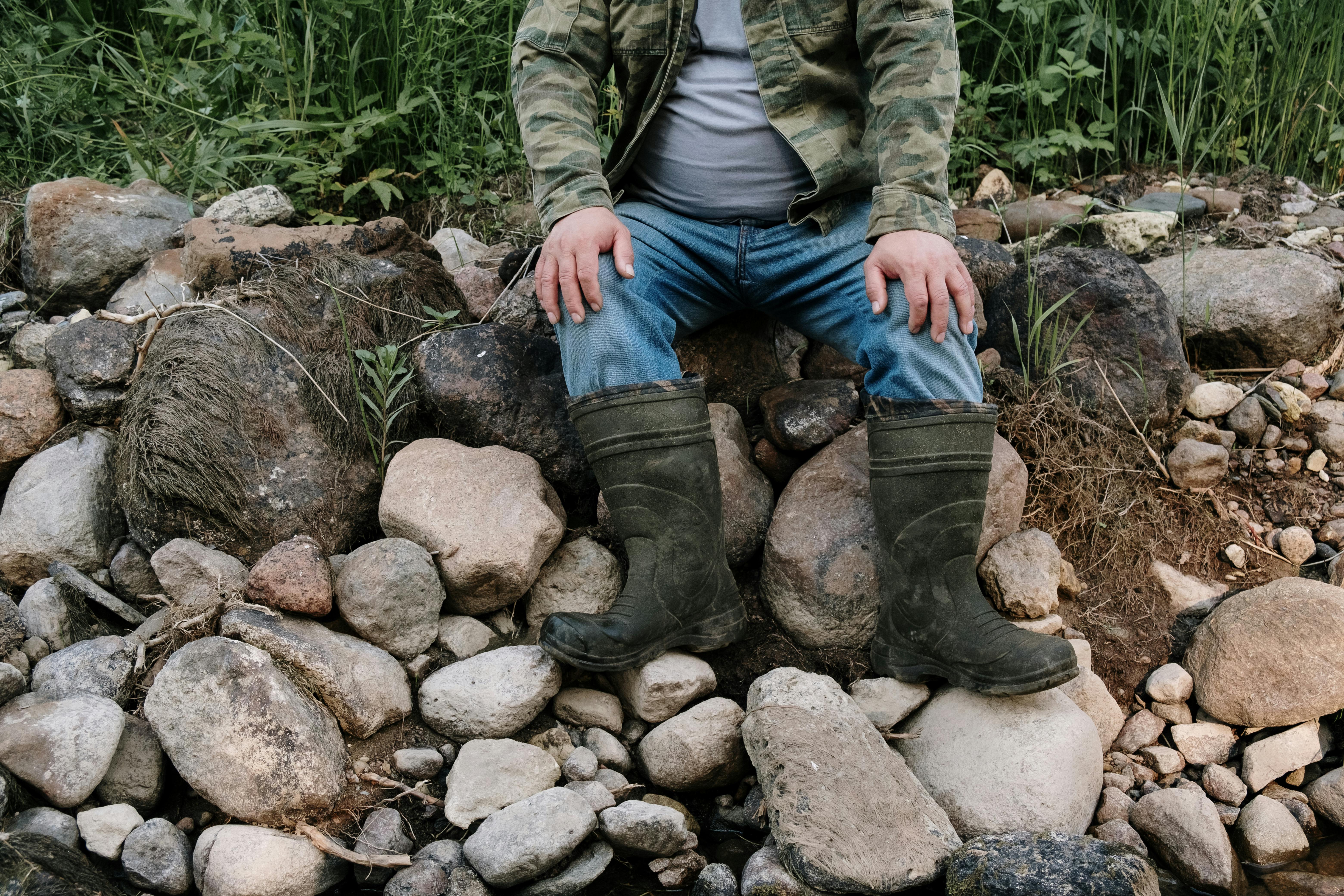 Camouflage boots with peeling bonded uppers