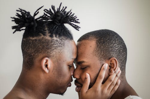 Ilmainen kuvapankkikuva tunnisteilla afrikkalainen amerikkalainen miehet, halaaminen, halailemaan Kuvapankkikuva