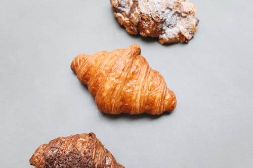 Gratis stockfoto met bestuur, brood, croissants