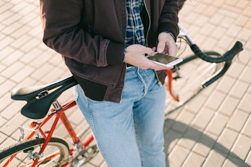 Základová fotografie zdarma na téma chytrý telefon, jízdní kolo, kolo