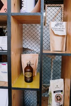 现代咖啡馆货架内部视角，展示特色咖啡与商品