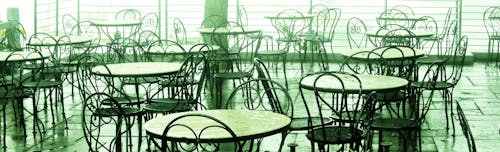 Základová fotografie zdarma na téma deštivý den, stoly, terasa