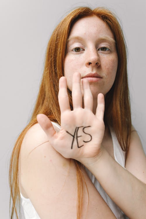 Free A Woman With Yes Word on Her Palm Stock Photo