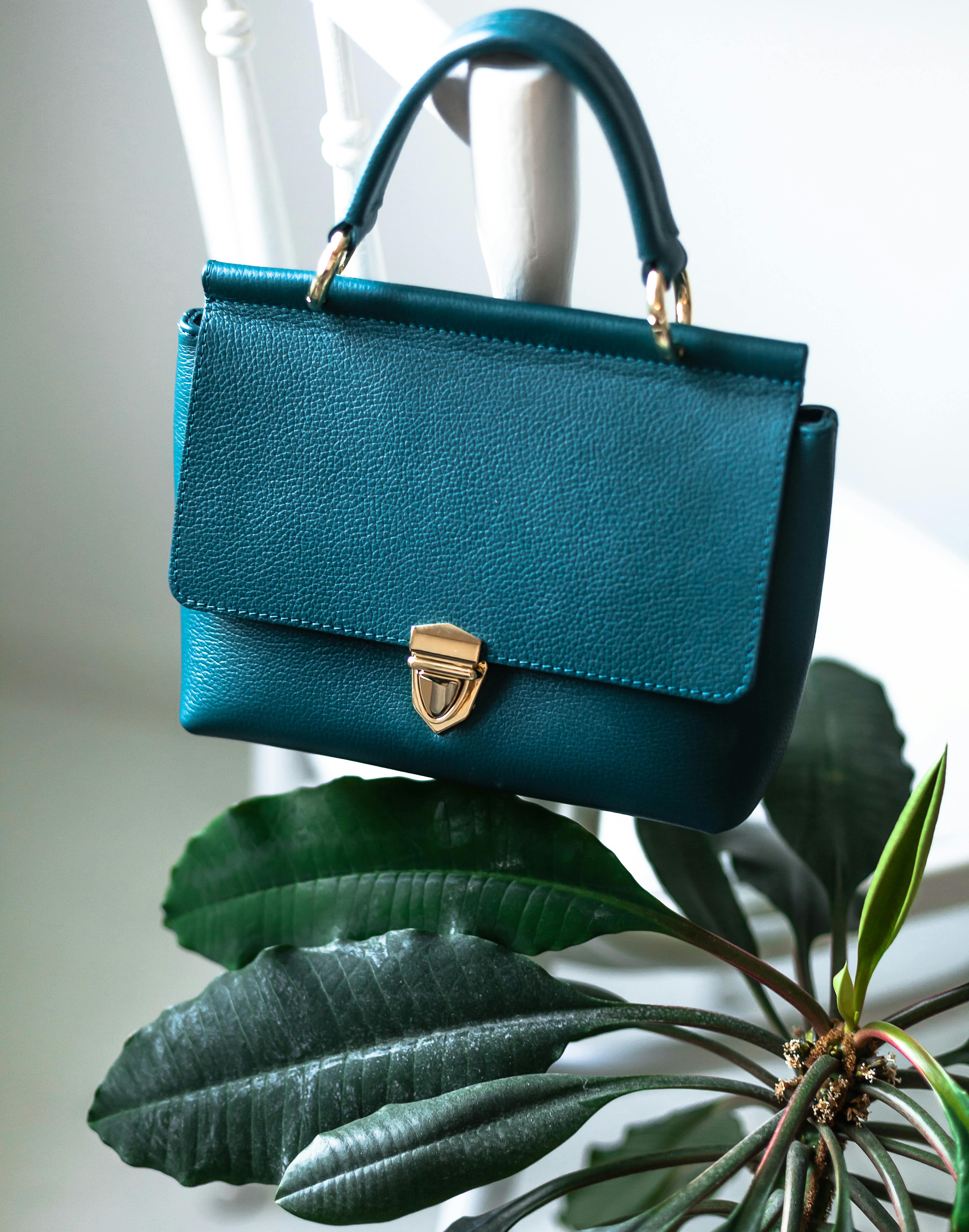 Why Dark Green Tote Bags are the New Power Statement for Women in thei –  Frost & Forest