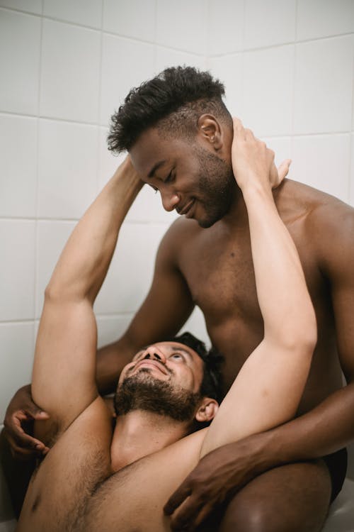 Aşk, banyo, beraber içeren Ücretsiz stok fotoğraf