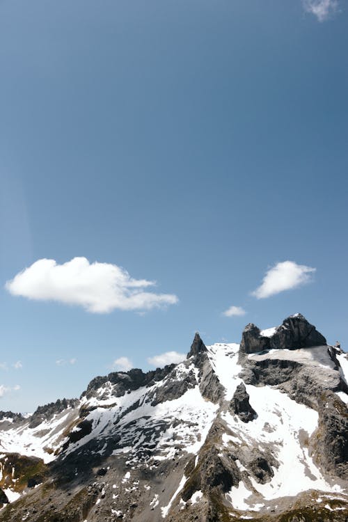 Бесплатное стоковое фото с вертикальный выстрел, голубое небо, живописный