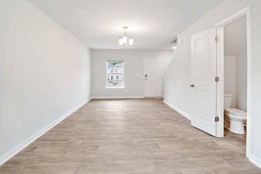 Pros and Cons of Investing in Tokenized Real Estate - Featured Image