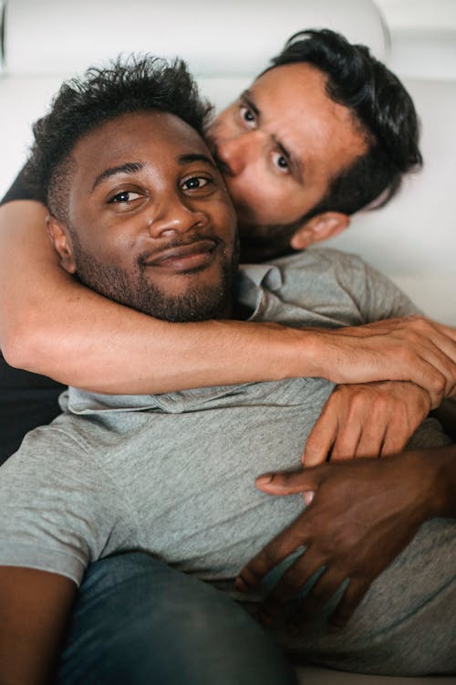 Kostnadsfri bild av homosexuellt par, kärlek, kramas