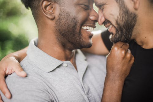 Foto profissional grátis de afeição, alegre, amor