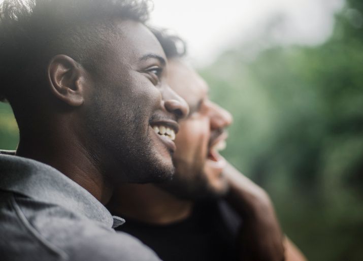 Online dating: starting a conversation on a niche platform