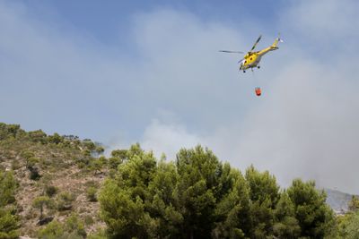 Incendi de Tuéjar crema 690 hectàrees i deixa dos bombers ferits