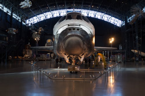 Foto d'estoc gratuïta de interior, museu, transbordador espacial