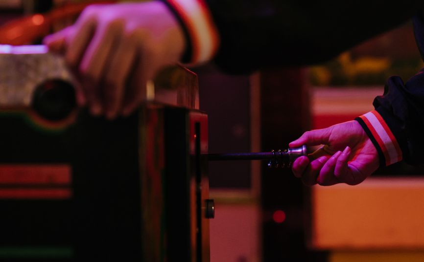 Online Casino: Spielautomaten und Live-Spiele im Überblick