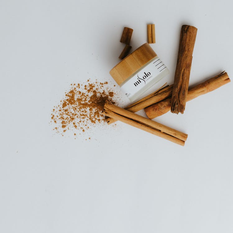 Misolo Face Cream And Cinnamon Sticks