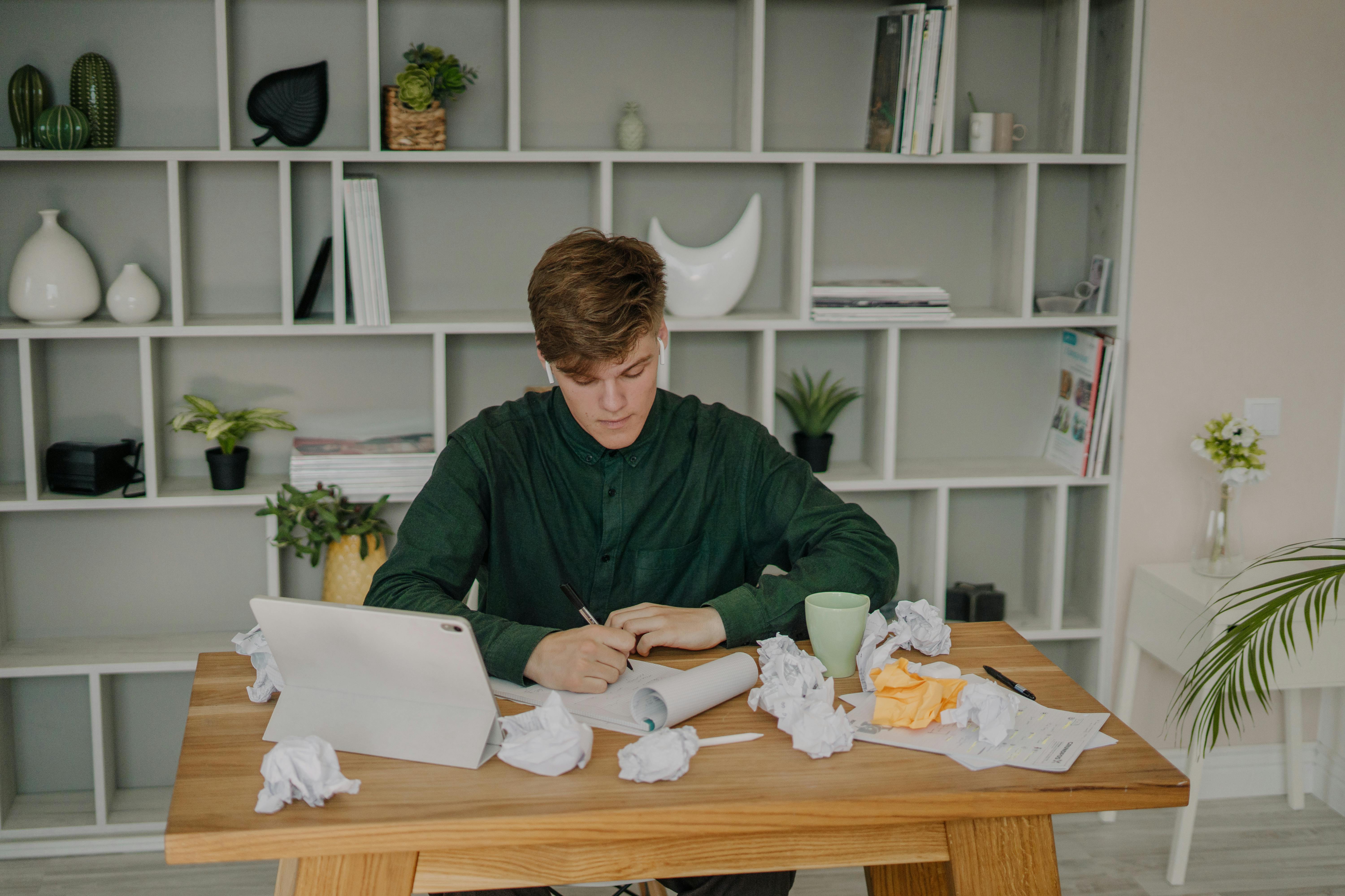 My life would be a mess without these 8 productivity apps — Photo by Tima Miroshnichenko on Pexels