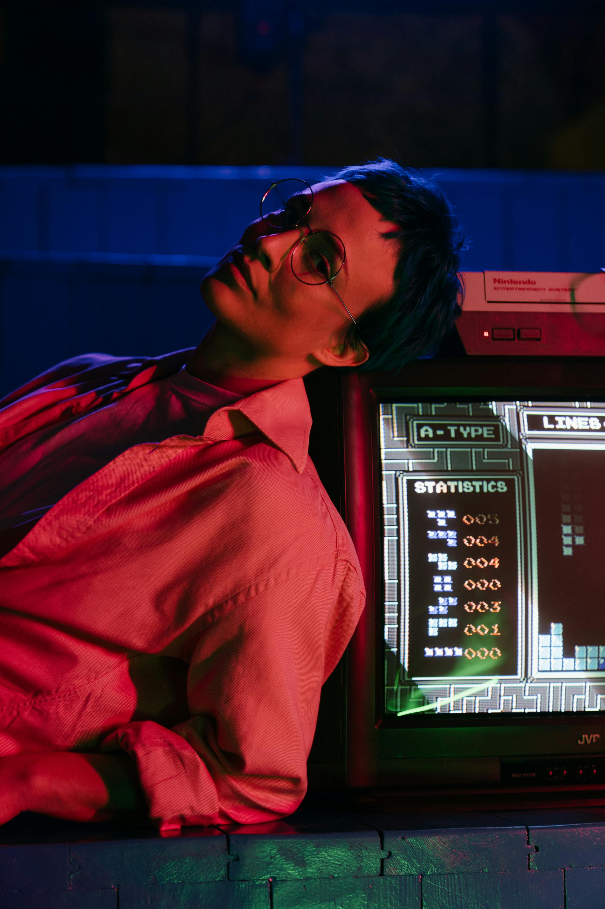 Découvrez 18 infographies sur James Bond secoué pas en 2024