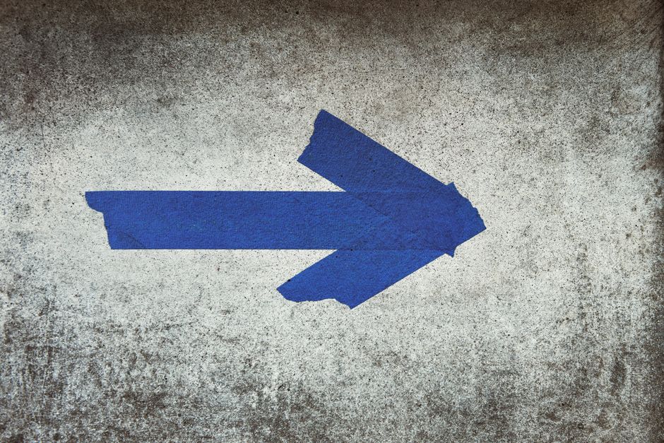 circle|arrow pointing forward