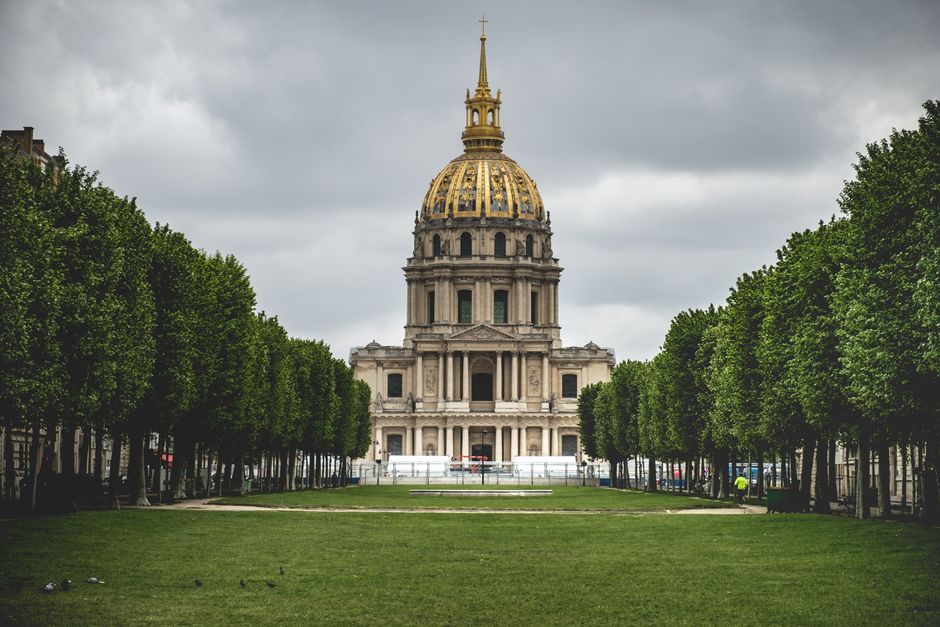 The stunning golden dome of Les Invalides in Paris, a historical architectural masterpiece and landmark.
