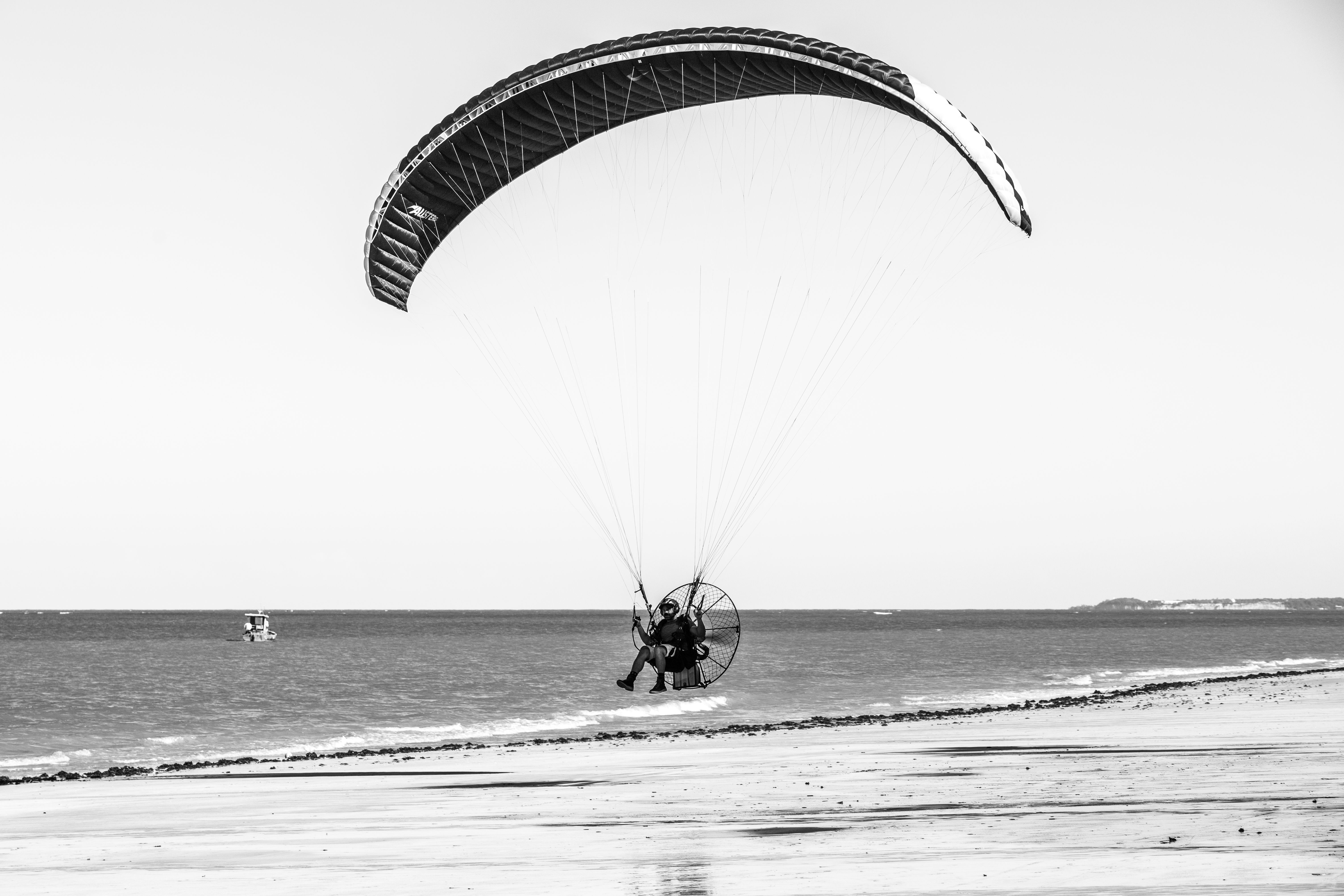 Tandem Paragliding - Dubai Coastal Zones