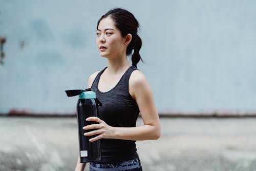 Ảnh lưu trữ miễn phí về áo tank top, bê tông, chai