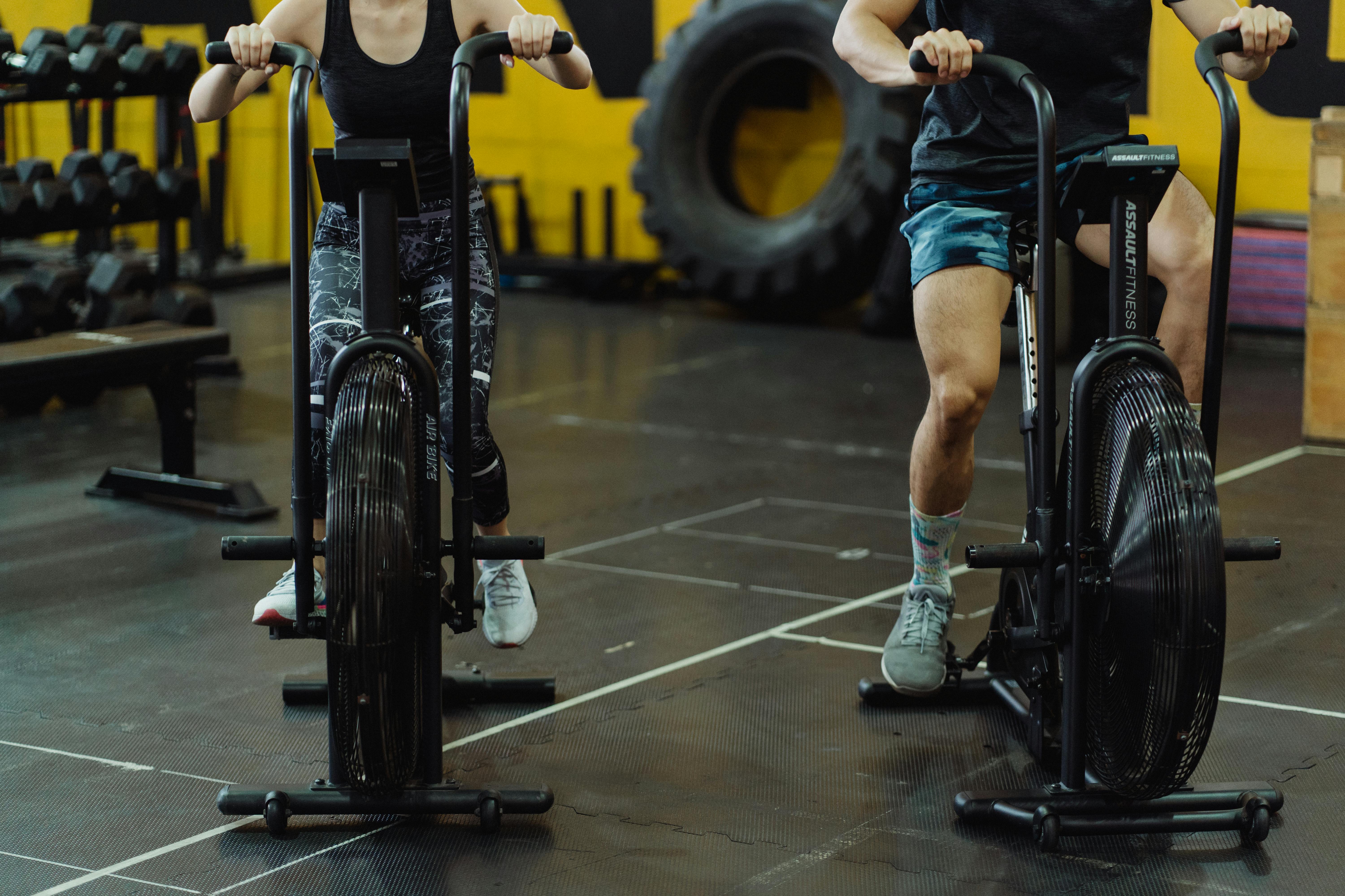 Aktive Menschen beim Herz-Kreislauf-Training