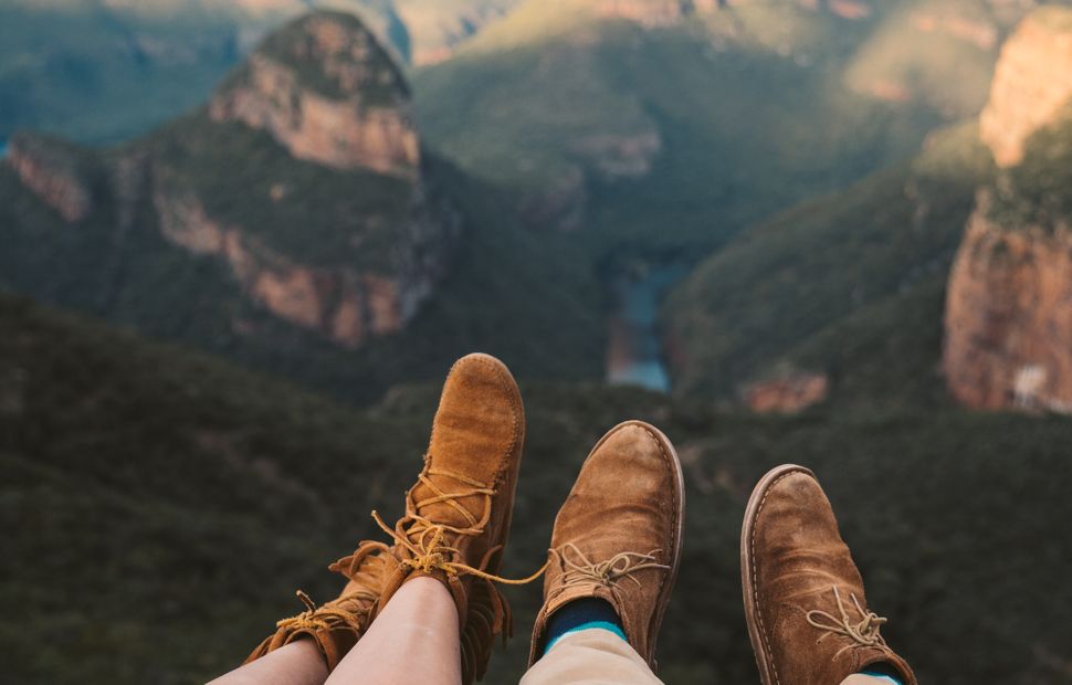Online dating: starting a conversation on a niche platform