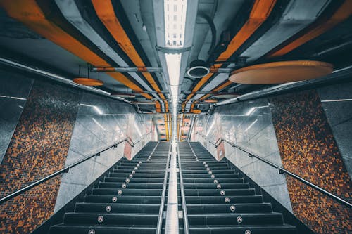 Bezpłatne Darmowe zdjęcie z galerii z klatka schodowa, kroki, metro Zdjęcie z galerii