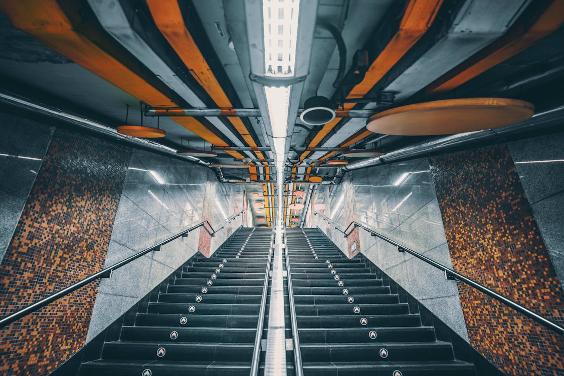 Bezpłatne Darmowe zdjęcie z galerii z klatka schodowa, kroki, metro Zdjęcie z galerii