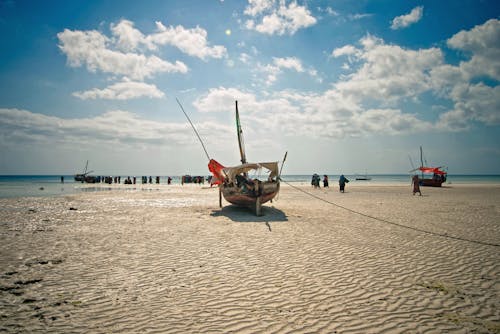 grátis Foto profissional grátis de à beira-mar, areia, barco Foto profissional