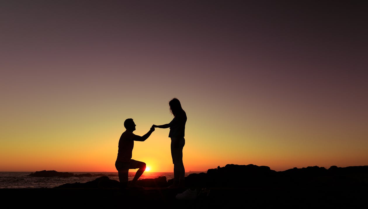 Free Silhouette of a Man Proposing to a Woman Stock Photo