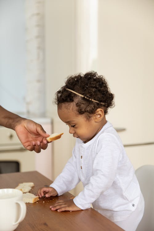 Immagine gratuita di alimentazione, bambino afro-americano, bambino nero