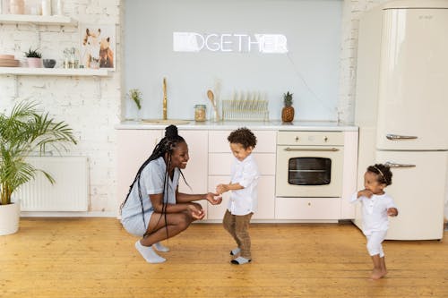 Ingyenes stockfotó afro-amerikai emberek, anya és gyermekei, boldog témában