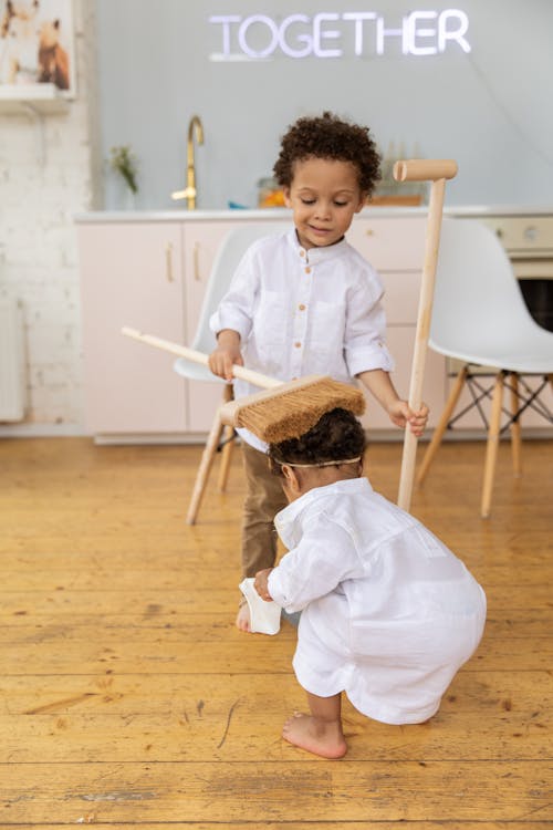 Kostenloses Stock Foto zu bezaubernd, geschwister, kleinkinder