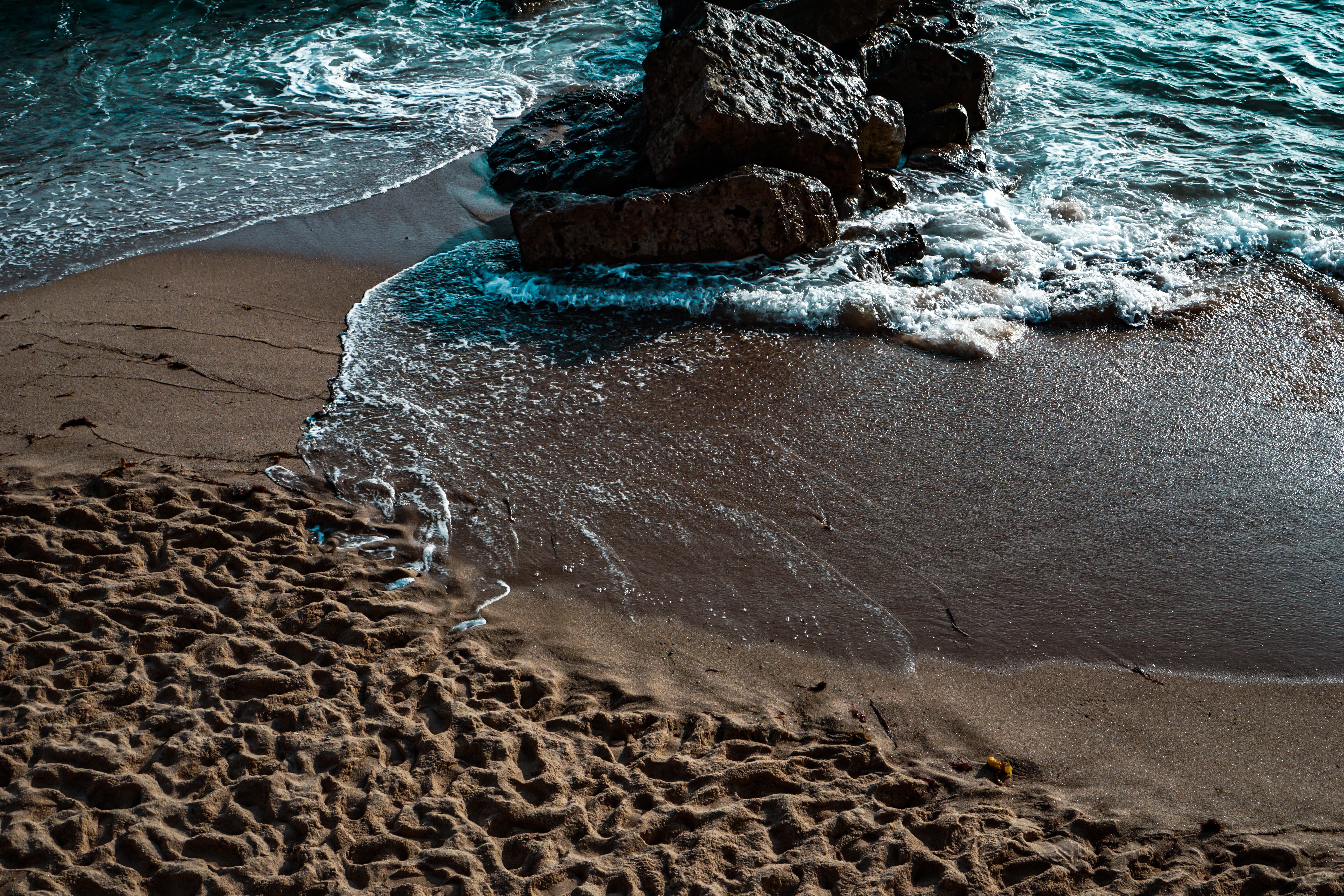 Brown Rocks on the Seashore · Free Stock Photo