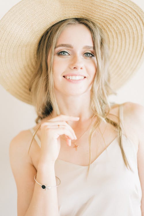 Free A Young Woman Posing in a Sun Hat Stock Photo